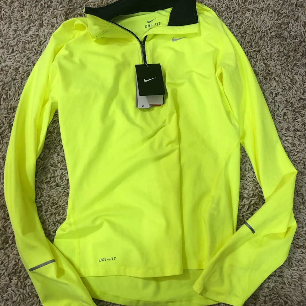✨NWT✨ Nike dri-fit active wear long sleeve shirt